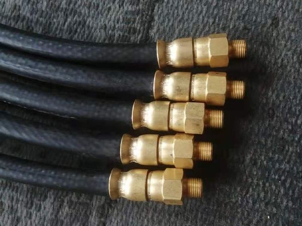 5 hydraulic brake hoses are horizontally placed on the ground.