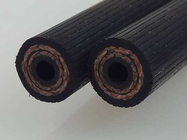 The cross-section of black standard hydraulic brake hose